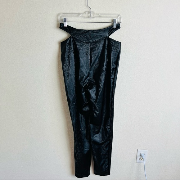 Black Faux Leather Wet Look Crop Top & Cut Out Side O Ring Zipper Pants Set - Picture 7 of 12